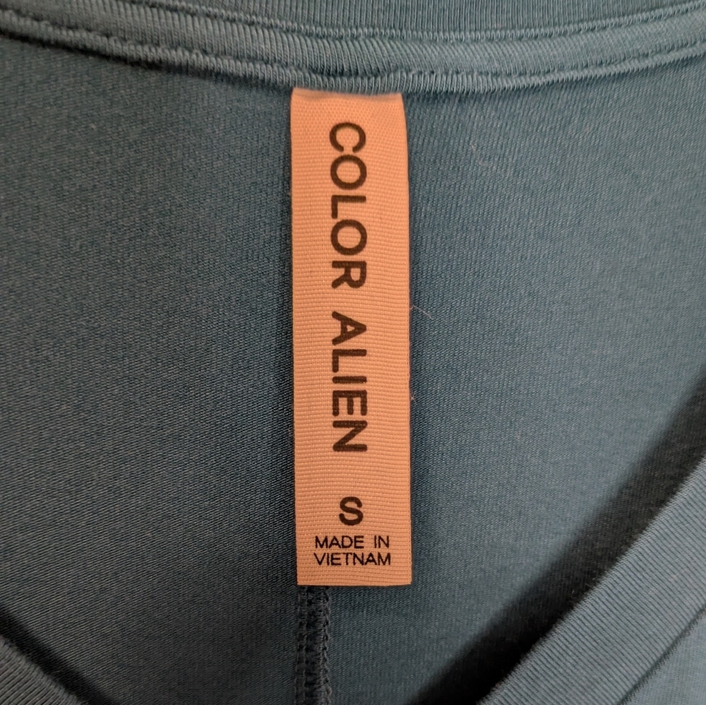 Color Alien V-Neck Tunic Tank Top In Teal - Picture 3 of 5